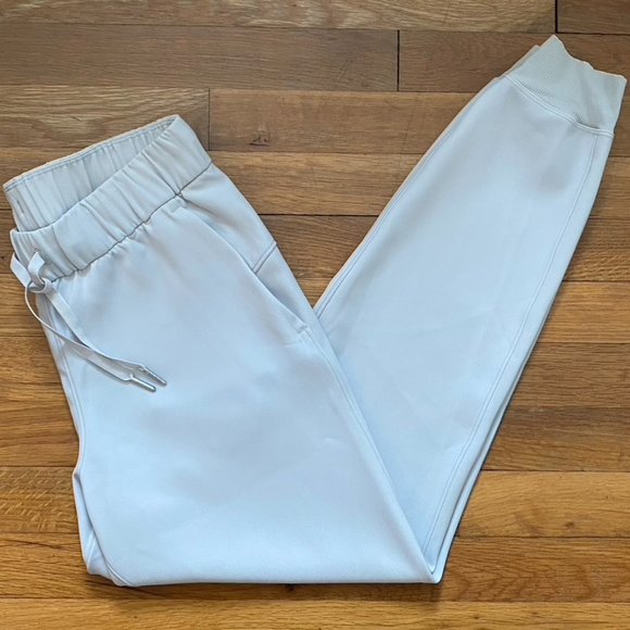 [Lululemon] On The Fly Woven Jogger Silverscreen LIKE NEW - Picture 4 of 8